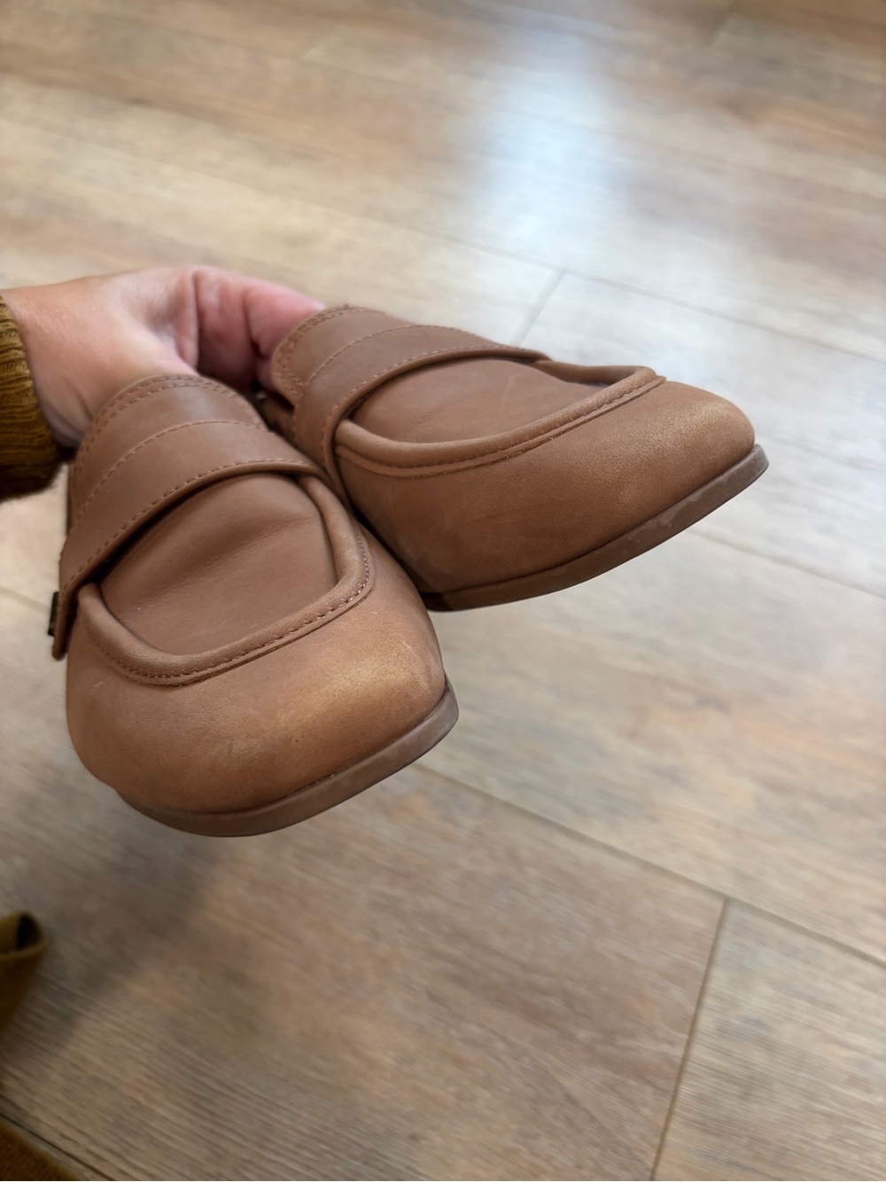 Toms Women's Tan Loafer Flats - Picture 12 of 12